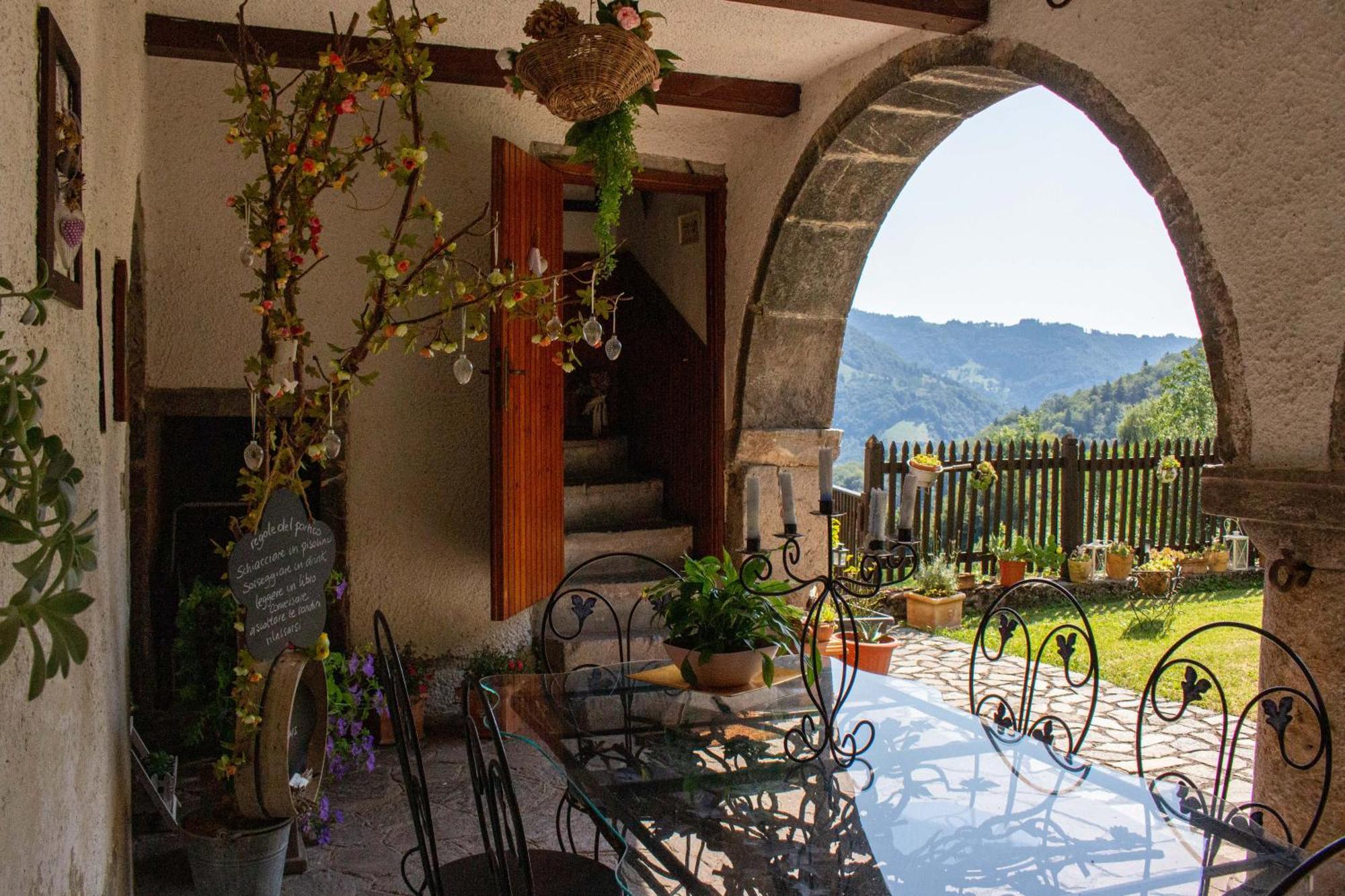 A Casa Di Gianni E Mari Bed & Breakfast Vestone ภายนอก รูปภาพ