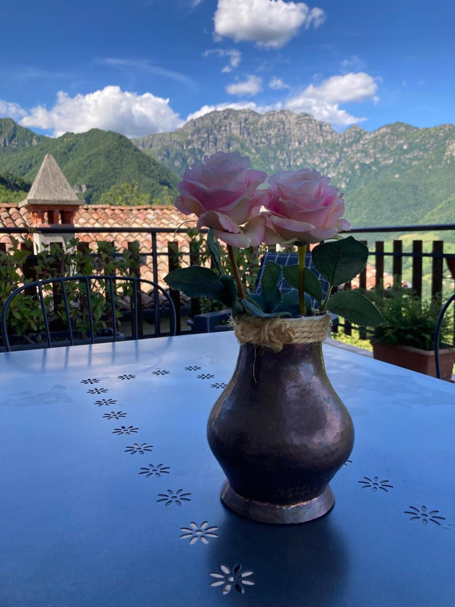 A Casa Di Gianni E Mari Bed & Breakfast Vestone ภายนอก รูปภาพ