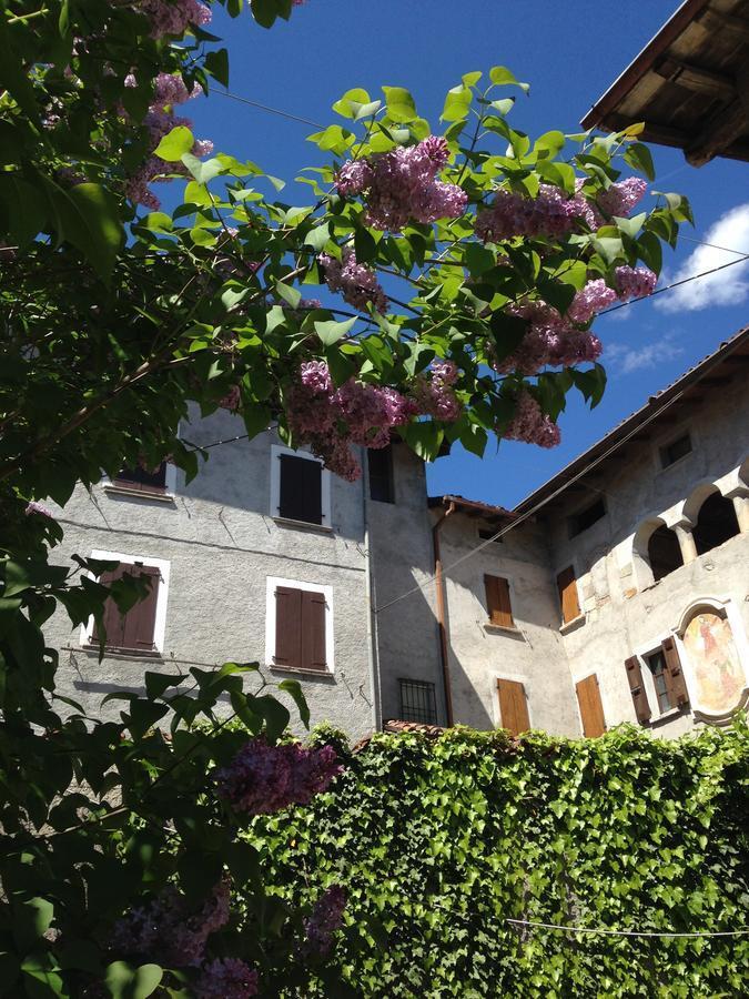 A Casa Di Gianni E Mari Bed & Breakfast Vestone ภายนอก รูปภาพ